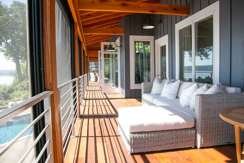 lake-front-homes1 - Porch