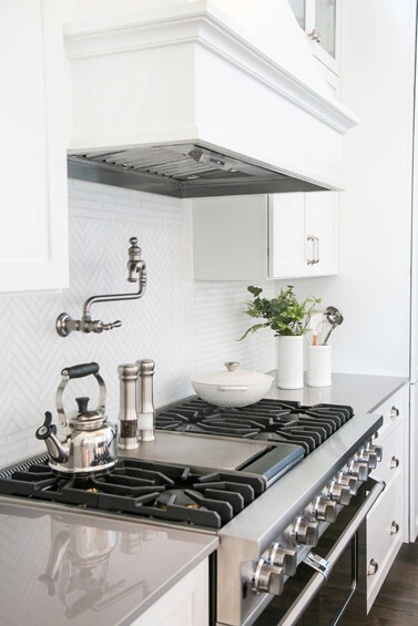 lakefront-homes11 - Pot Filler