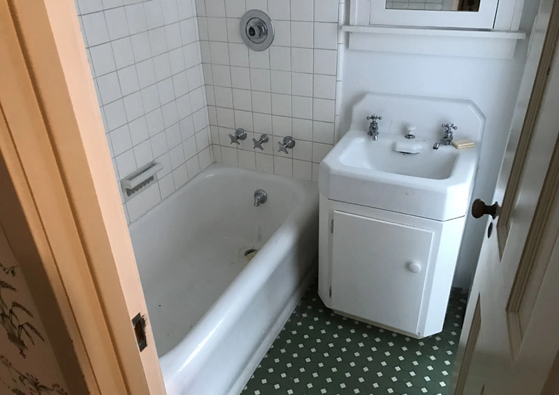 madison-home-design23 - Before – Vintage sink and fixtures