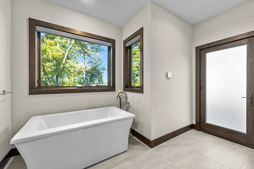 Natural-Home-with-Timber-13 - Free Standing Tub and Frosted Glass Doors