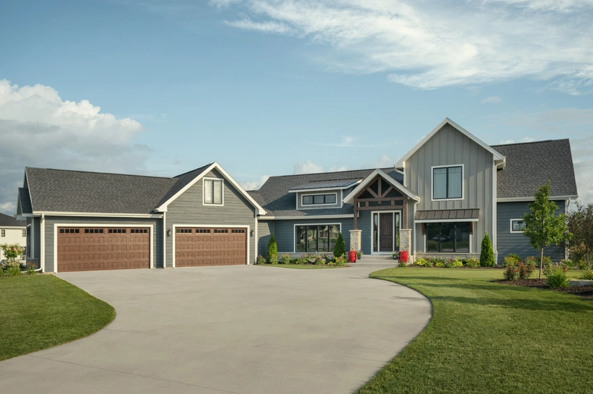 homes-in-waunakee-wi - Traditional Hybrid Style Home