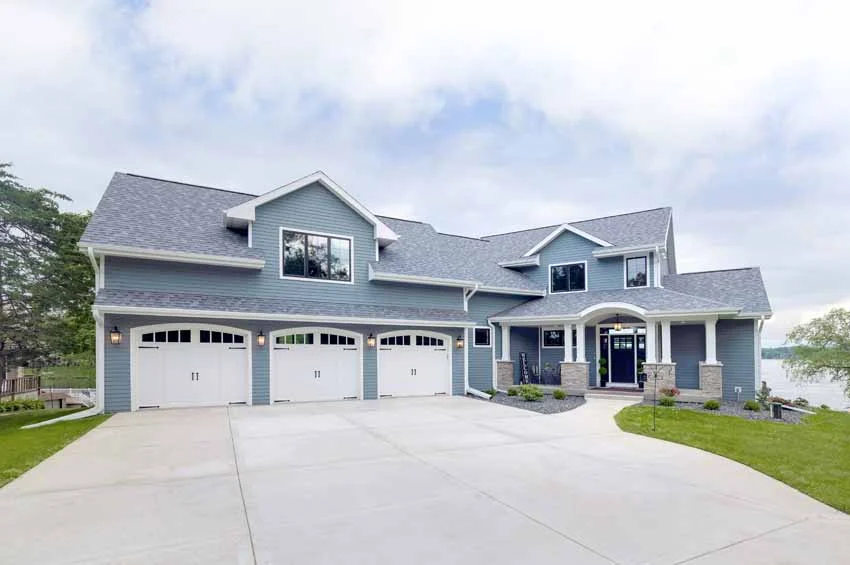 lake-home04 - Traditional Style Home