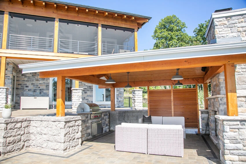 lakefront-homes2 - Timber Covered Outdoor Living Space