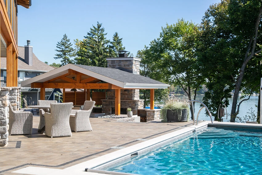 lakefront-homes5 - Pool and Outdoor Living