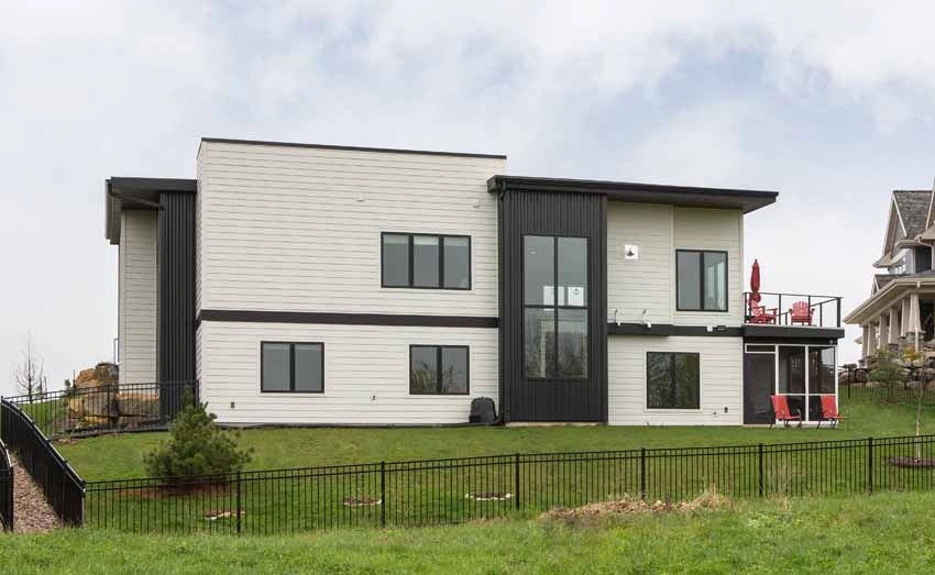 modern-style-home-waunake3 - Back View