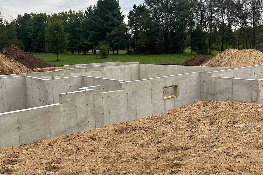 Foundation for a mazomanie builder